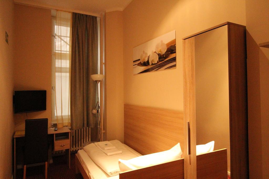Elegia Am Kurfuerstendamm Berlino